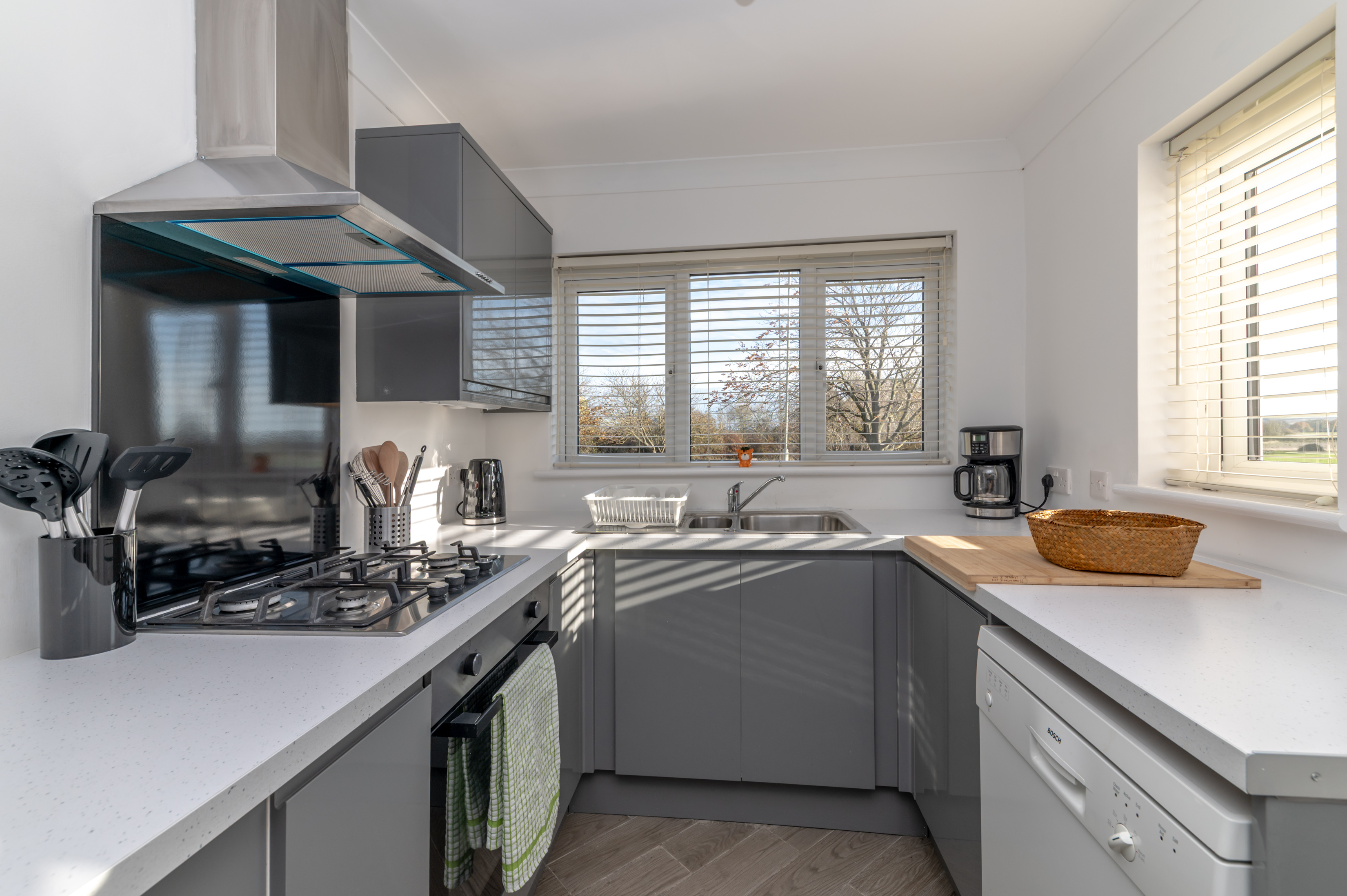 4BR Contractors| Parking for 2 Vans | Bedford