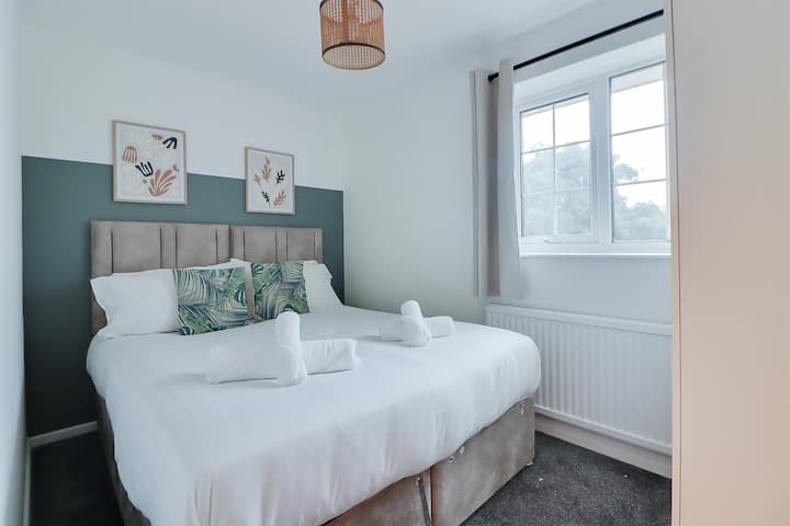 5Br Home, Sleeps 9 With Parking