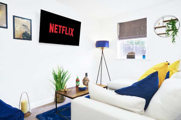 New Quiet Luxury 3BR House Sleeps 5